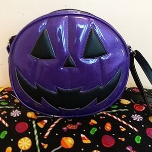 Love pain and stitches bag 💜